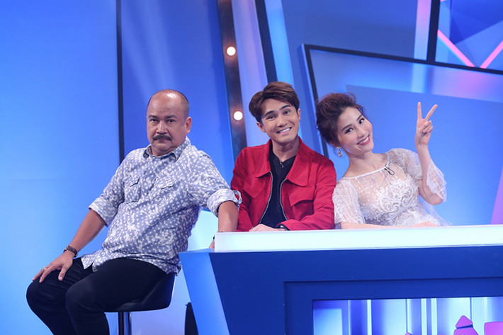 Với hơn 40 năm hoạt động nghệ thuật, Hoàng Sơn còn được mời tham gia các gameshow. Vừa qua, anh làm giám khảo vòng casting Thách thức danh hài. Ngoài ra, Hoàng Sơn còn giữ vai trò chủ chốt của gameshow “Bí mật đêm chủ nhật”. Ảnh: Hoa học trò