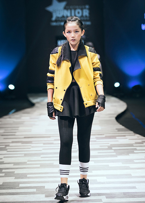 9 thí sinh The Voice Kids trình diễn catwalk cùng Vũ Cát Tường gồm: Đinh Tâm, Phương Anh, Thanh Thy, Hải Bình, Tiến Dũng, Anh Đức, Phi Khanh, Quốc Hưng và Minh Nguyên.
