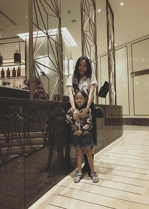 Lý Phương Châu khoe ảnh rạng rỡ bên con gái sau thông tin chồng cũ chia tay Linh Chi.