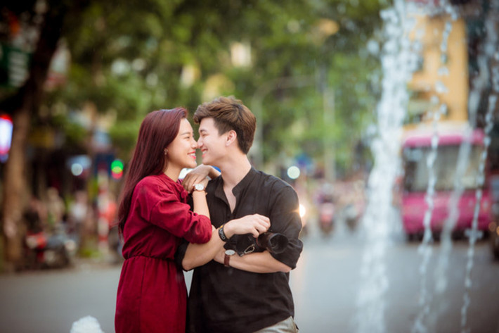 Trước Hồ Quang Hiếu - Bảo Anh, cặp đôi sao Việt chia tay khiến fans tiếc nuối là Huỳnh Anh và Hoàng Oanh. Huỳnh Anh là diễn viên kiêm ca sĩ còn Hoàng Oanh là MC kiêm diễn viên. Cả hai rất xứng đôi vừa lứa. Ảnh: VOV