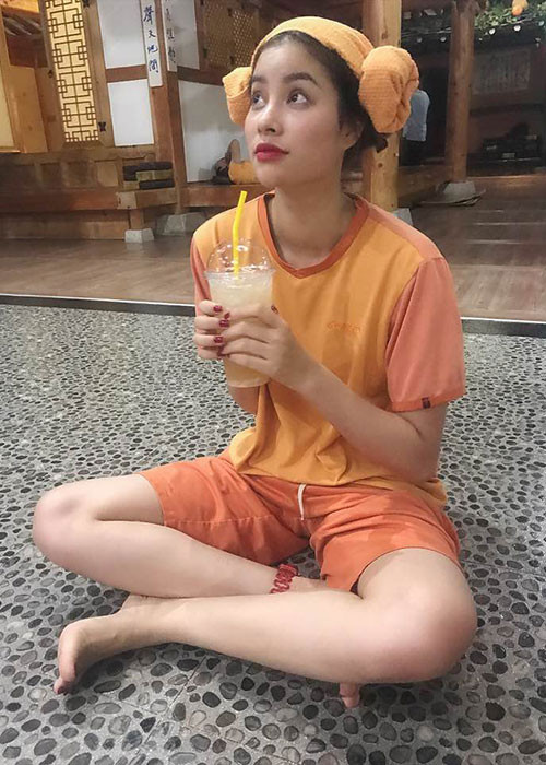 Sao Việt Phạm Hương tận hưởng dịch vụ tắm hơi ở Hàn Quốc.