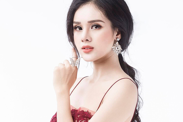 Tuy nhiên, Huyền Trang đã xin rút khỏi cuộc thi vì lý do cá nhân. Sau đó, người đẹp thử sức mình ở cuộc thi Hoa hậu Đại dương 2017. Hiện tại, Huyền Trang lọt vào vòng chung kết cuộc thi. Ảnh: FBNV
