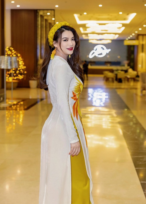 Bà mẹ một con được khen ngợi bởi vẻ tươi tắn.