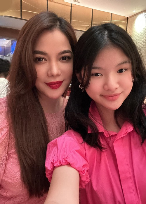 Dù bận rộn, Trương Ngọc Ánh luôn ưu tiên việc chăm sóc, quan tâm, đầu tư cho con gái cưng. Nữ diễn viên còn biến bản thân thành "bạn thân" của con.