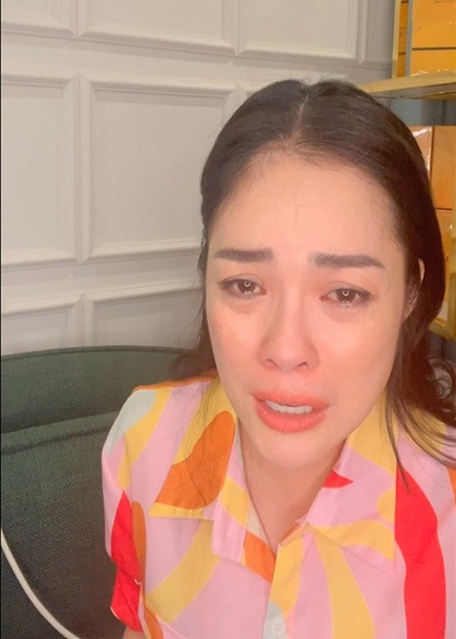Mới đây, video ghi lại cảnh Dương Cẩm Lynh bị đòi nợ lan truyền trên mạng xã hội khiến dư luận xôn xao. Nhanh chóng, nữ diễn viên thừa nhận nợ nần. Ảnh: Tiền Phong
