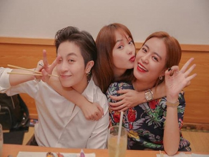 Mới đây, một stylist chúc mừng thành tích mới của Gil Lê, vô tình hé lộ người bạn của mình đang độc thân. "Gil tổng nhà tôi vừa cool ngầu, vừa độc thân”, stylist này viết. Ảnh: Công luận