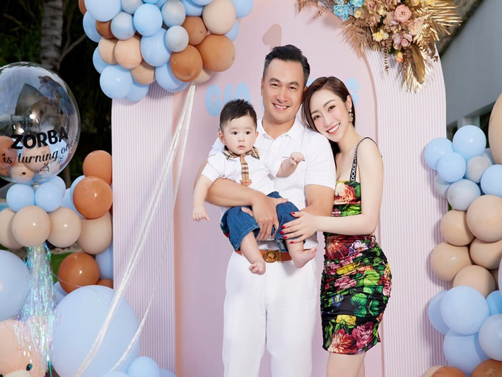 Lý Thùy Chang là người vợ thứ ba của diễn viên Chi Bảo. Nữ doanh nhân này sinh năm 1989, kém chồng đến 16 tuổi. Tháng 1/2022, Thùy Chang sinh con trai đầu lòng.