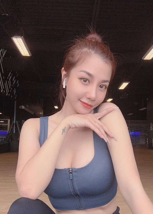Để giữ vóc dáng thon gọn, "cô gái vừa ăn vừa hát" chăm chỉ tập luyện.