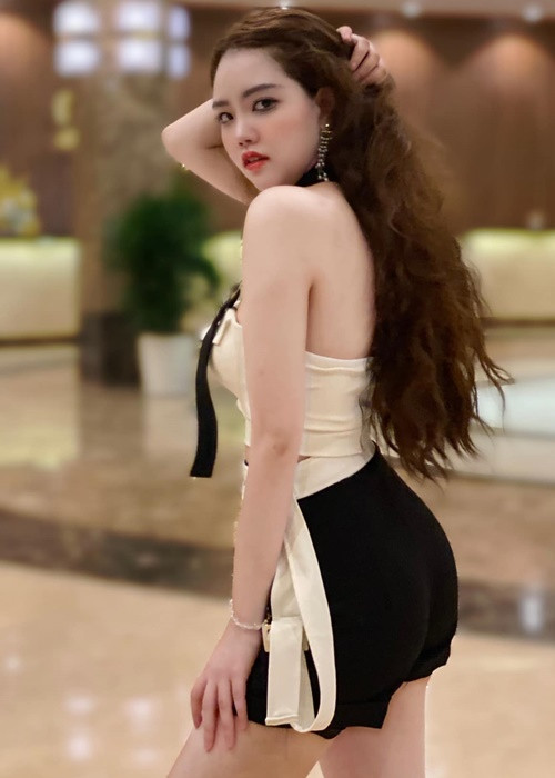 Bảo Anh sở hữu gương mặt khả ái cùng vóc dáng thon gọn.
