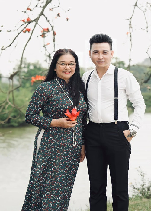 NSƯT Thanh Loan chia sẻ trên Dân Trí, bà là một người có cuộc sống may mắn nên khi về hưu bà dành nhiều thời gian làm thiện nguyện. Ảnh: Dân Việt