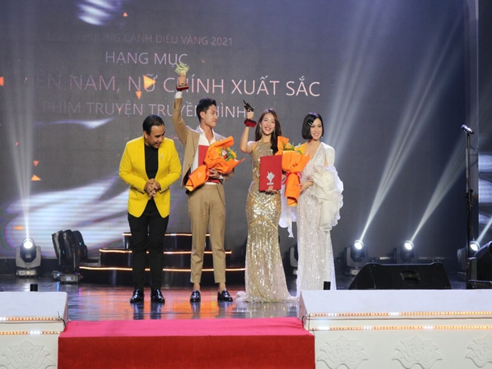 Trong lễ trao giải Cánh diều vàng 2021 diễn ra tối ngày 13/9, Khả Ngân - Thanh Sơn giành giải Nam và Nữ diễn viên chính xuất sắc phim truyện truyền hình. Ảnh: Thế giới điện ảnh