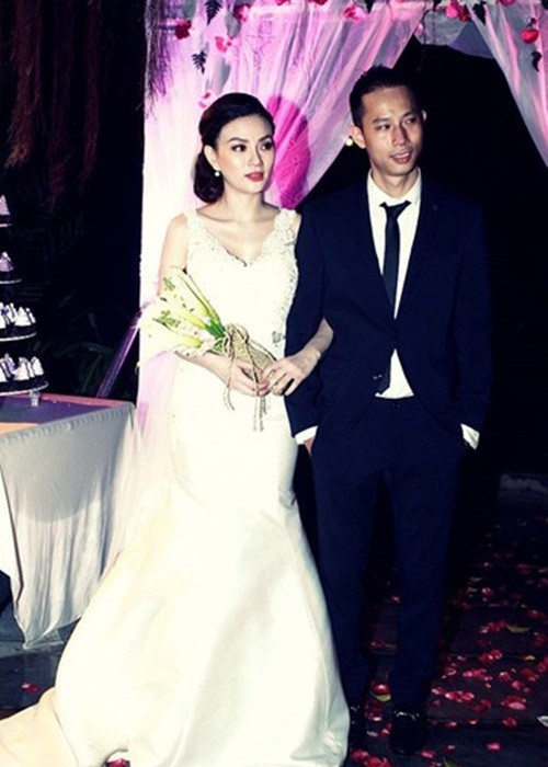 Đầu năm 2014, nữ ca sĩ Thu Thủy bất ngờ công khai mối quan hệ tình cảm kéo dài 12 năm với bạn trai là mối tình đầu. Tháng 10 cùng năm, Thu Thủy lên xe hoa. Ảnh: Khám phá