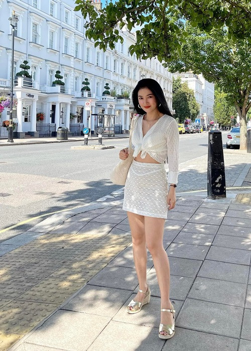 Nữ diễn viên đăng ảnh trẻ trung, xinh đẹp khi về quê bạn trai.