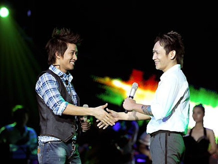 Mối quan hệ giữa Tuấn Hưng và Duy Mạnh bắt đầu căng thẳng vào năm 2012. Sự việc bắt nguồn từ việc Tuấn Hưng chia sẻ trong một cuộc phỏng vấn: “Tôi và Duy Mạnh chưa bao giờ thân". Ảnh: Tiền Phong