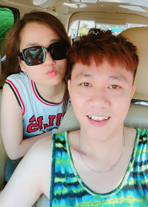 Khi còn là diễn viên học chung tại trường sân khấu, Lâm Vỹ Dạ và Anh Đức từng có thời gian hẹn hò. Sau đó vì một vài hiểu lầm, cả hai chia tay.