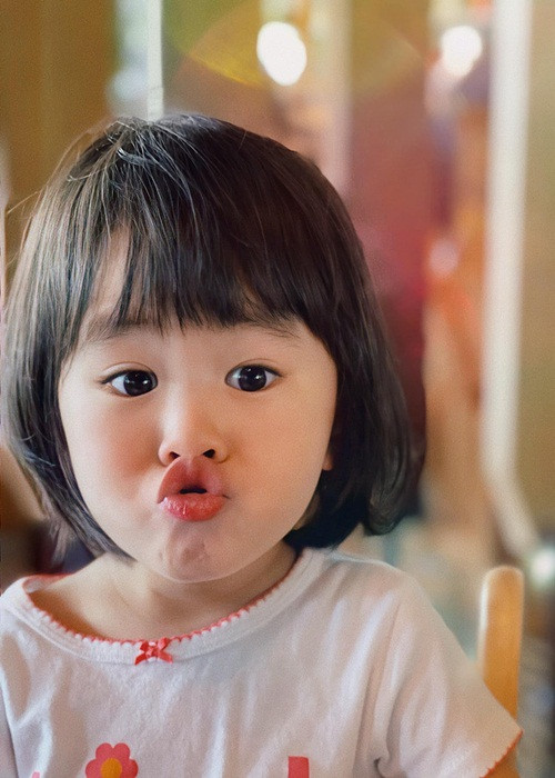 Cô công chúa nhà Văn Anh - Tú Vi đốn tim nhiều cư dân mạng bởi biểu cảm đáng yêu.
