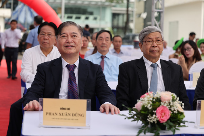 TSKH Phan Xuân Dũng - Chủ tịch VUSTA (ảnh trái) cùng GS.TSKH Đặng Vũ Minh - nguyên Chủ tịch VUSTA khoá VII, Chủ tịch Danh dự Liên hiệp Hội Việt Nam.