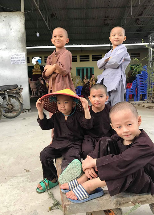 Được biết, các sư thầy luôn tạo điều kiện để các chú tiểu nhóm Bồng Lai có đời sống tinh thần tốt nhất.