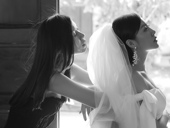 Phân cảnh đáng chú nhất của Văn Mai Hương là cảnh quay cô bật khóc nức nở khi thấy người yêu cũ tới dự đám cưới.