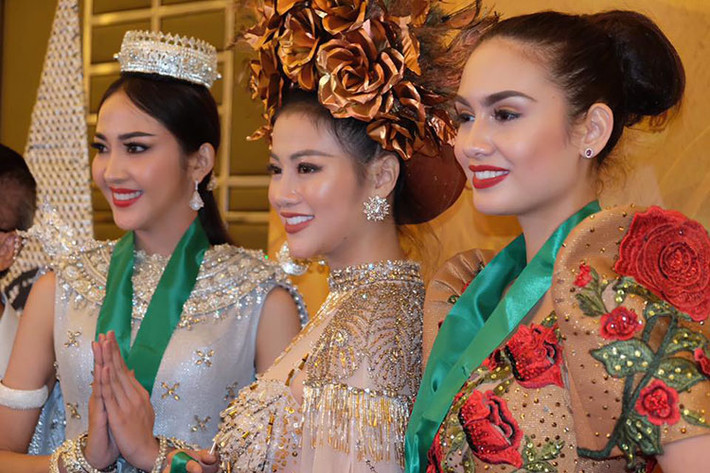 Phương Khánh diện thiết kế “Nữ thần mặt trời” của Linh San được lấy cảm hứng từ hình ảnh các vị thần Hy Lạp, trong đó có vị thần mặt trời, đúng theo chủ đề của cuộc thi.