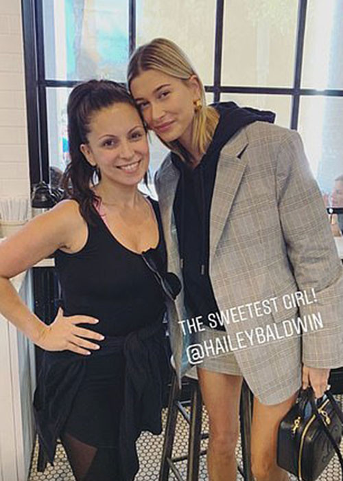 Fan may mắn nghe được lời xác nhận kết hôn của Justin còn khoe ảnh chụp cùng anh và Hailey.
