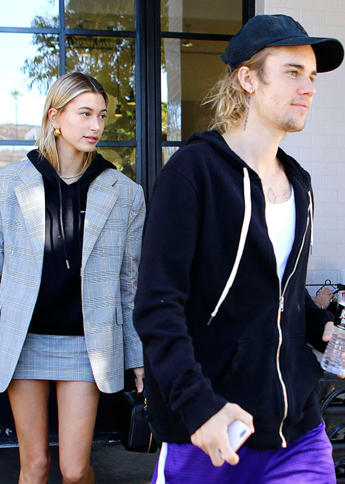 Justin trông tươi tắn bên Hailey sau khi bị bắt gặp ôm mặt khóc vào thời điểm tình cũ Selena Gomez nhập viện để điều trị tâm lý.