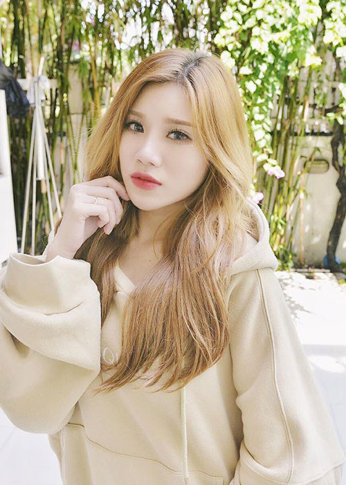 Sau Soobin Hoàng Sơn, Thúy Vy hẹn hò Minh Tú (nhóm hài BB&BG) trong hơn một năm.