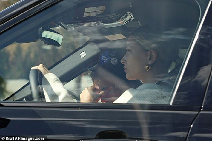 Mới đây, Justin Bieber đã bị bắt gặp xuất hiện bên vợ sắp cưới Hailey Baldwin. Ảnh: Dailymail