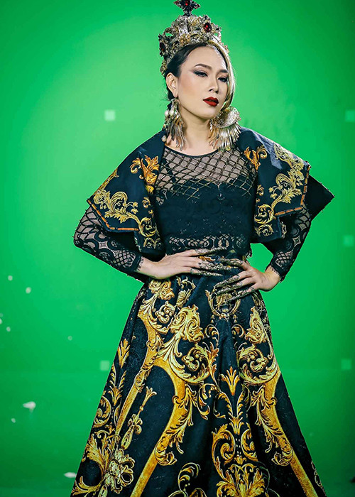 Với sự thành công của MV “Anh thì không”, Mỹ Tâm đã mở đầu năm 2017 với nhiều thuận lợi, hứa hẹn một năm có các sản phẩm âm nhạc đột phá.