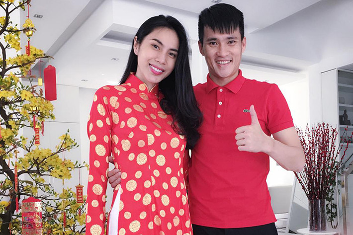 Khi còn là cầu thủ, thường xuyên phải xa nhà, Công Vinh từng chia sẻ với Zing News rằng với anh và bà xã Thủy Tiên ngày nào cũng là ngày Valentine. Năm nay, khi Công Vinh đã giải nghệ, có lẽ vợ chồng anh sẽ ở bên nhau vào ngày 14/2. (Ảnh: FBNV )
