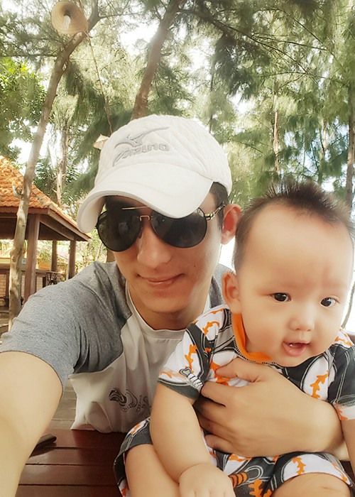 Ngay từ khi mới chào đời, cậu quý tử nhà "nữ hoàng dao kéo" Phi Thanh Vân được nhận xét sở hữu gương mặt có nhiều nét giống bố. (Ảnh: Facebook nhân vật)