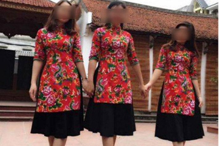 Sự phối hợp trang phục áo dài váy đụp trong dịp Tết Đinh Dậu 2017 hiện đang vấp phải những ý kiến trái chiều. Trước đó, loạt áo dài cách tân của sao Việt cũng đã khiến dư luận “dậy sóng”. (Ảnh: VOV)