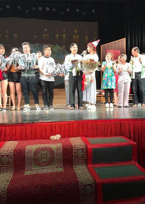 Trấn Thành - Hari Won kết hôn vào cuối tháng 12/2016. Bởi vậy, đây là năm đầu tiên nam danh hài đón sinh nhật cùng bà xã. (Ảnh: Thể thao văn hóa)