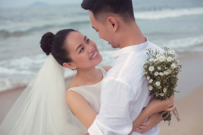 Không chỉ Tú Anh, Hoàng Quyên cũng là mỹ nhân Việt lên xe hoa trong tháng 7/2018. Lễ ăn hỏi của Hoàng Quyên diễn ra vào ngày 18/7 còn đám cưới được tổ chức vào ngày 22/7. Ảnh: Zing