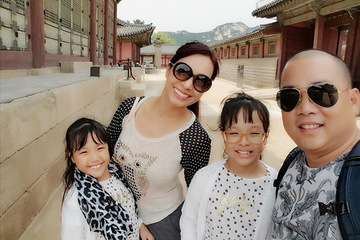 Dịp hè 2016, vợ chồng Thúy Hạnh - Minh Khang đã dẫn hai cô con gái Suti và Suli đi du lịch Hàn Quốc.