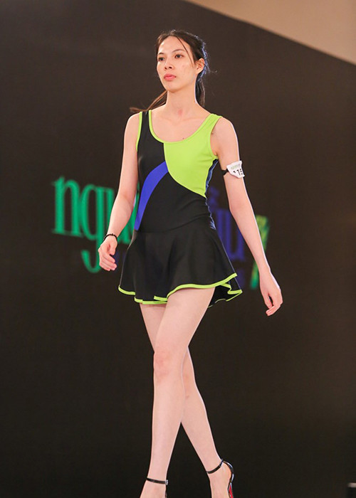 Mới đây, các ứng viên của vòng sơ tuyển Vietnam’s Next Top Model 2016 ở khu vực miền Nam đã bước vào vòng thi đầu tiên – catwalk trong trang phục áo tắm. (Ảnh: Zing)