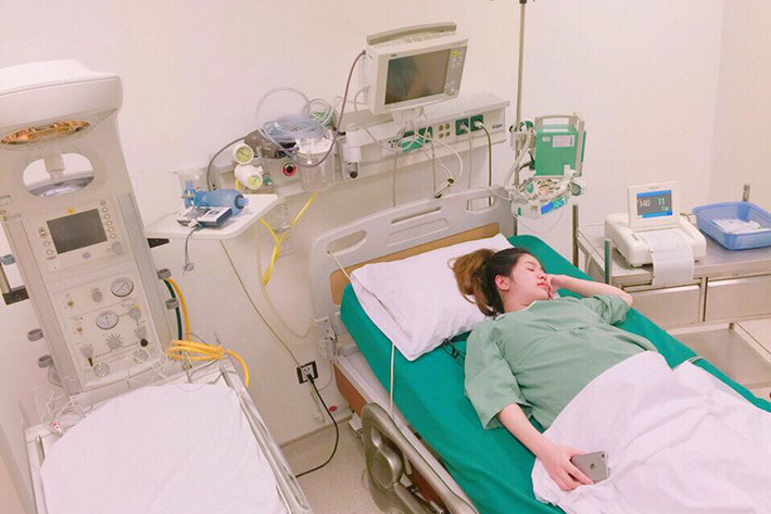 Việt Anh còn chia sẻ trạng thái cảm xúc căng thẳng cùng dòng chú thích: “Thời gian làm ơn trôi nhanh hộ tôi. Sốt ruột quá !”. (Ảnh: FBVN)