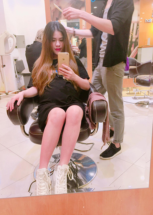 Cuối tháng 2/2016, Trần Hương chia sẻ thông tin cô và nam diễn viên phim “Chạy án” đã đăng ký kết hôn. (Ảnh: FBVN)