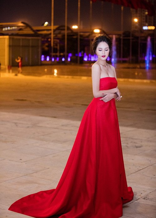 Với nhan sắc xinh đẹp hút hồn, năm 2012, Hoàng Anh giành danh hiệu Á hậu 2 cuộc thi Hoa hậu Việt Nam. (Ảnh: FBNV)