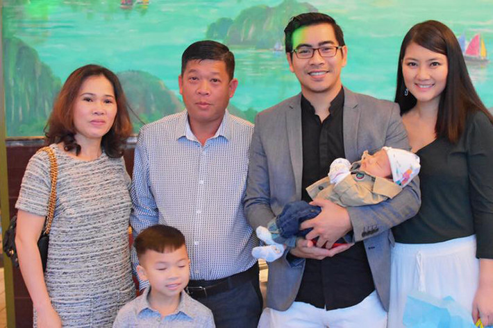 Con trai Thanh Bình tên thật là Louis, tên thân mật là Phôi. Chào đời ngày 4/2 ở Mỹ, cậu nhóc nặng đến 4kg. (Ảnh: FBNV)