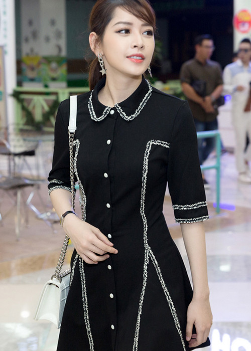 Tối qua (ngày 1/3), hot girl Chi Pu có mặt tại buổi ra mắt phim “Hot boy nổi loạn 2” của đạo diễn Vũ Ngọc Đãng tại TP HCM.