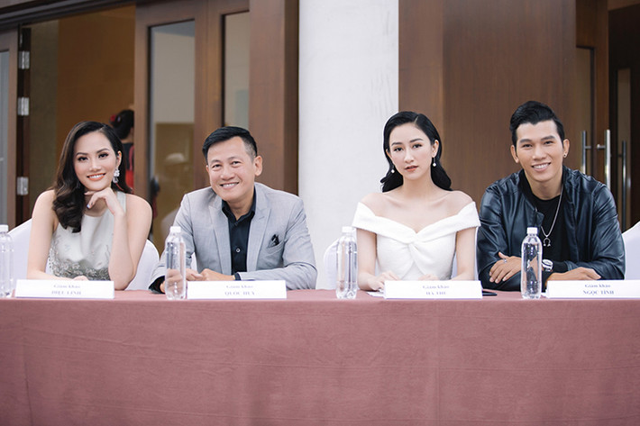 Diệu Linh chia sẻ: "Linh cảm thấy rất tự hào vì các bạn trẻ trong cuộc thi vừa xinh đẹp và có tài năng và hơn hết là sự tự tin. Điều mà một người phụ nữ hiện đại nên có...".
