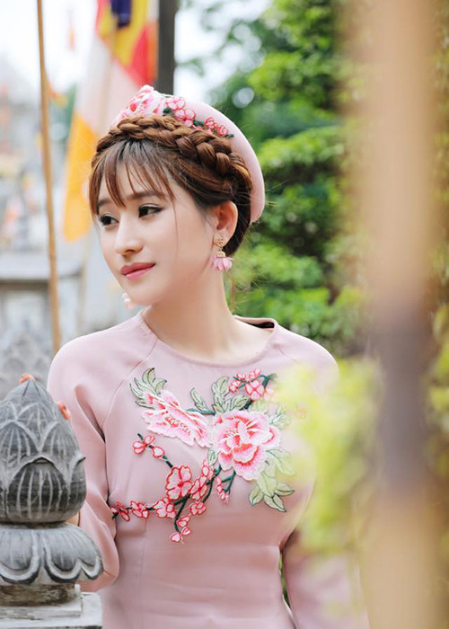 Tháng 2/2016, bị lộ ảnh đám cưới, Hồ Quang Hiếu và hot girl Ivy bỗng trở thành tâm điểm. Ngay sau đó, cả hai đã lên tiếng thừa nhận kết hôn năm 2013 nhưng cả hai nhanh chóng chia tay sau 1 năm chung sống. (Ảnh: FBNV)