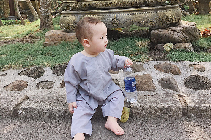 Từ khi chào đời, con trai Ly Kute vốn đã là nhóc tì được cư dân mạng săn đón bởi vẻ ngoài kháu khỉnh. (Ảnh: FBNV)