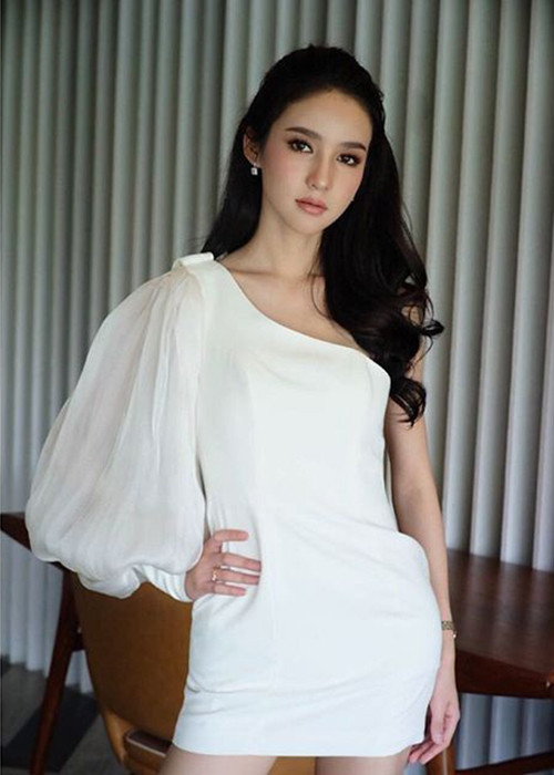 Người đẹp sinh năm 1997 từng có một vài mối tình nhưng đều tan vỡ.