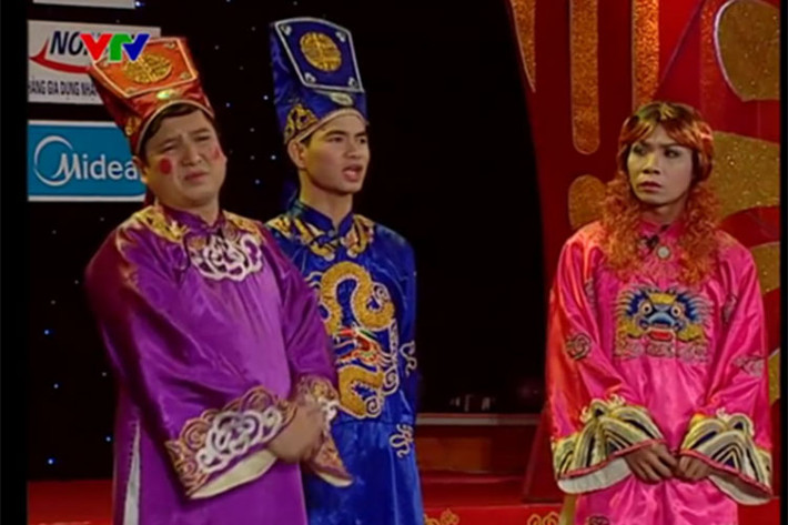 Thời trang của “cô Đẩu” trong chương trình Táo Quân cũng thay đổi theo từng năm. Ảnh: VTV
