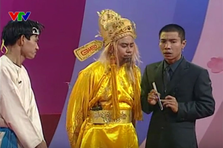 Năm 2003, Táo Quân lần đầu tiên lên sóng. Trong chương trình, Bắc Đẩu do Công Lý thủ vai đeo khuyên tai, lúc nào cũng dũa móng tay. Ảnh: VTV