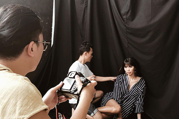 Siêu mẫu Hà Anh chia sẻ: “Nàng bầu làm việc ngày chủ nhật. Làm việc để cảm thấy mình có ích, vui vẻ, tự tin, tự chủ, quyến rũ... thì tại sao lại không làm chứ?”.