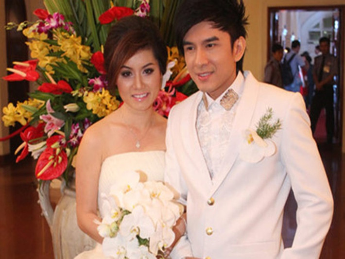 Mới đây, Đan Trường - Thủy Tiên công khai việc ly hôn. Cả hai quyết định đường ai nấy đi sau 8 năm chung sống, có một cậu con trai chung. Thủy Tiên cho rằng sự xa cách địa lý đến khác biệt suy nghĩ đã khiến cô và Đan Trường ngày càng xa cách và không thể hàn gắn lại được. Ảnh: Lao động