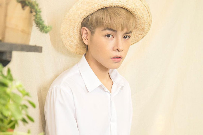 Ngoại hình của Đức Phúc bắt mắt hơn nhiều so với trước kia. Anh sở hữu chiếc cằm Vline, sống mũi cao và đôi môi trái tim. Ảnh: Intagram nhân vật